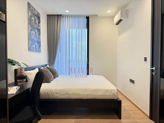 RC092425 ให้เช่า Condo Noble Around Ari near BTS Ariค่าเช่า: 33,000 THB/month (1Year contract)-ประกัน 2 เดือน ค่าเช่าล่วงหน้า 1 เดือนรายละเอียด :- ขนาด 35 ตรม / 1 ห้องนอน - ชั้น 37 ห้องมุม (ทั้งหมด 39ชั้น)- ชั้นสูง วิวสวย ไม่มีตึกบังระเบียง-วิวด้านหน้า- เครื่องใช้ไฟฟ้าครบ เครื่องซักผ้าอบผ้า ตู้เย็น TV Microwave เครื่องทำน้ำอุ่น- เตียง king size/ ตู้เสื้อผ้า + ครัว built-in สิ่งอำนวยความสะดวกภายในโครงการ: สระว่ายน้ำ / Fitness วิว360 รอบตึก / working space  สถานที
