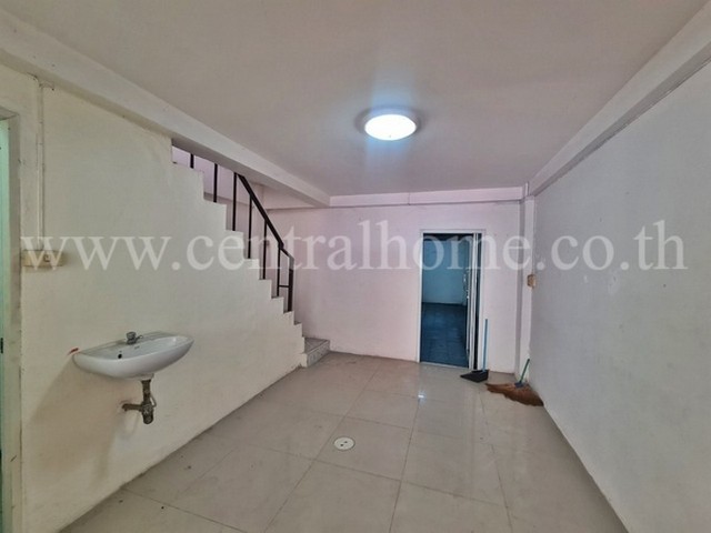 ลดราคา อาคารพาณิชย์ 3 ชั้นครึ่ง หมู่บ้านรัตนโกสินทร์ - รังสิต 200 ปี