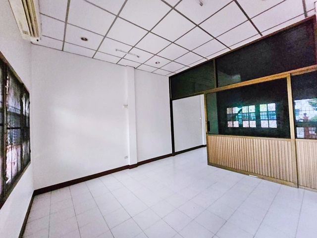 ซอยนวมินทร์ 133-141 ทาวน์เฮ้าส์ 3 ชั้น  24ตร.วา 4นอน 7-Eleven สนามหญ้า 2แอร์  ตรงข้ามโลตัส ไทวัสดุ 274 ตร.ม.