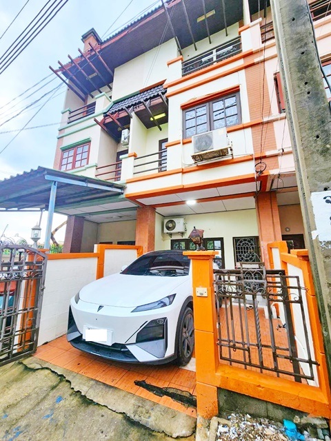 7-Eleven สนามหญ้า ซอยนวมินทร์ 131-141 4นอน 2แอร์  ตรงข้ามโลตัส ไทวัสดุ ทาวน์เฮ้าส์ 3 ชั้น  24ตร.วา  274 ตร.ม. 