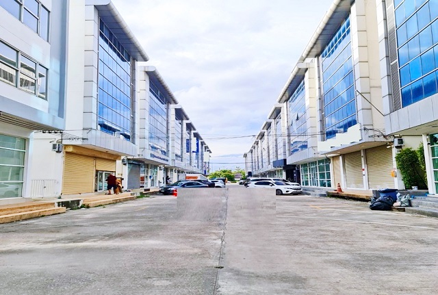 รพ.สิรินธร หน้ากว้าง 8ม. ลึก 14ม.ให้เช่าตึกออฟฟิต 2คูหา 4ชั้น กิ่งแก้ว ร่มเกล้า วัดสังฆราชา พระจอมเกล้า ถูกที่สุด  Airport Link ลาดกระบัง 696กม. 36ตรว. 436ตรม..จอดรถ 1-3 คัน 39,999-41,999 b-m for rent Office Building 2Storeys 4Stories King Kaew Romklao Sangkharatcha Temple Phra Chom Klao cheapest The Cheapest Airport Link Lat Krabang 696km. 36sqw.436sqm. Width 8m. depth 14m.1-3Parking 39,999-41,999b-m 36 ตรว. 436ตรม.36sqw.436sqm.2 คูหาhttps://youtube.com/shorts/VvRoEE_3Oug ลาดกระบัง  21-34แขวง ลาดกระบัง เขตลาดกระบัง กรุงเทพมหานคร 10520หน้ากว้าง 8ม.-12ม. ลึก 14ม. จอดรถ 1-3 คันมีห้อง�