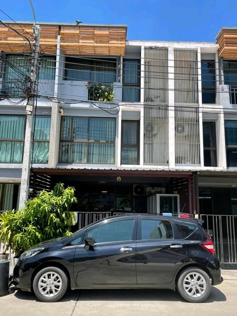 บ้านมีแอร์ครบ  แฟชั่น รามอินทรา 3กม. ถูกที่สุดในโลก ให้เช่า ทาวน์โฮม 3 ชั้น รพ.สินแพทย์ 20ตรว. 3นอน 3น้ำ ที่จอดรถ 2 คัน  หทัยราษฏร์