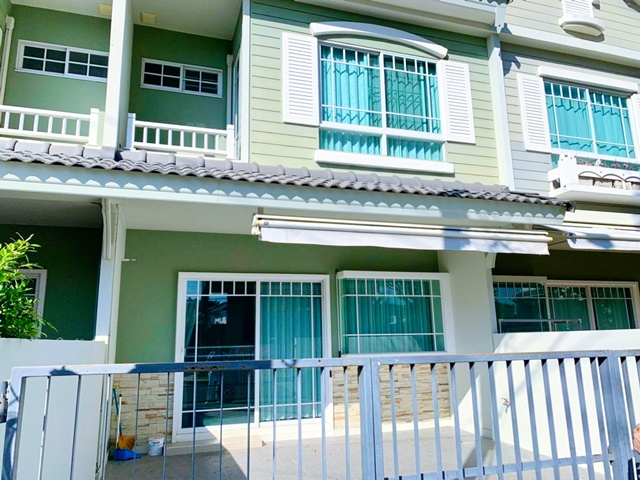  รร.นานาชาติคอนคอร์เดียน 1.4 กม.เมกะบางนา 1.9 กม. MRT ศรีลาซาล 2.5 กม.ให้เช่า ทาวน์โฮม 2 ชั้น  21 ตร.วา. 170 ตร.ม.  27,999 B-M. วิวหน้าสวน  บรรยากาศเหมือนอยู่ยุโรป เฟอร์ฯ เครื่องใช้ไฟฟ้าครบ 2 นอน 3 น้ำ  เดินทางสะดวก เข้าออกได้หลายทางMega Bangna 1.9 km. MRT Sri Lasalle 2.5 km. 2-story townhouse for rent 21 sq.wa. 170 sq.m.  27,999 B-M. Garden view European-like atmosphere Fully furnished and equipped Concordian International School 1.4 km. 2 bed 3 bath convenient access via multiple routes แยกศรีนครินทร์-ลาซาล 2.6 กม.ทางด่วนบางนา-ตราด ถ.วงแหวนอุตสาหกรรม-กา�