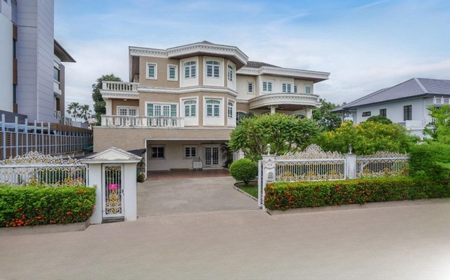 กฤษดานคร20 ปิ่นเกล้า หน้าบ้านไม่ชนใครพร้อมวิวเลค  บ้านเดี่ยวมือสองกรุงเทพฯ 3 ชั้น