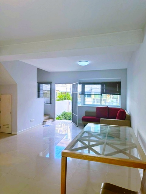 เซ็นทรัล พระราม 2 1.1กม.ซ.อนามัยงามเจริญ10-16 ให้เช่าทาวน์โฮมหรู 3 ชั้น พร้อมเฟอร์ฯ 3 นอน  21 ตร.วา. 252 ตร.ม. 3 น้ำ  รพ.นครธน 1.5 กม.