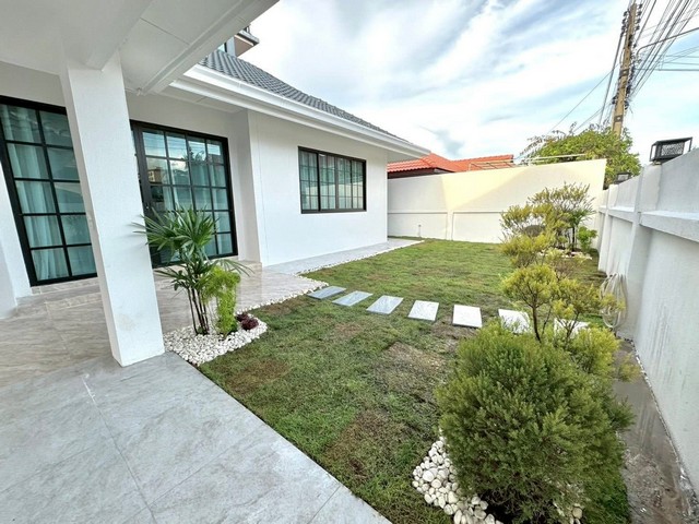 หมู่บ้านรวิพรวิลเลจ1 ซอยเขาน้อยโซนบน  ตกแต่งครบ ทำเลดีใจกลางเมือง ใกล้ห้าง ใกล้ธนาคาร อยู่บนเนินเขาน้ำไม่ท่วม 