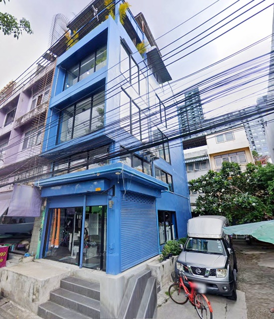 สุขุมวิท91-99 โลตัสอ่อนนุช กระจกทั้งหลัง BTSบางจาก70ม. ติด7-11 5ก้าว  อาคารออฟฟิศ5 ชั้น ห้องมุม  290ตร.ม. เซ็นทรัล 3.2 กม. 