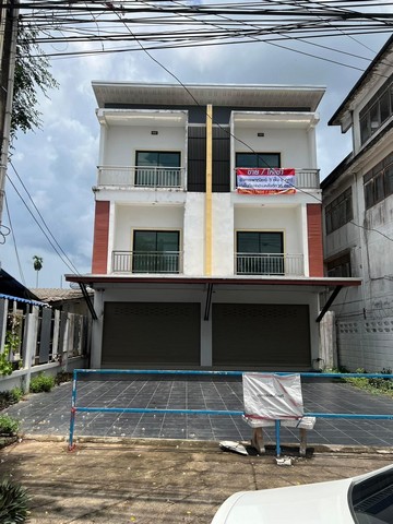 ขายอาคารพานิชย์ 2 คูหา 3 ชั้น ตึกใหม่ยังไม่มีการเข้าอยู่ ติดถนนสุขุมวิท อำเภอแกลง จังหวัดระยอง