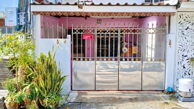 MRT ศรีนุช 1.6 กม.แหล่งชุมชน อ่อนนุช ห้เช่าบ้านทาวน์โฮม 2 ชั้น 18 ตร.วา.145 ตร.ม. ม.นานาชาติแสตมฟอร์ด 3.8 กม. 2 นอน 1 น้ำ