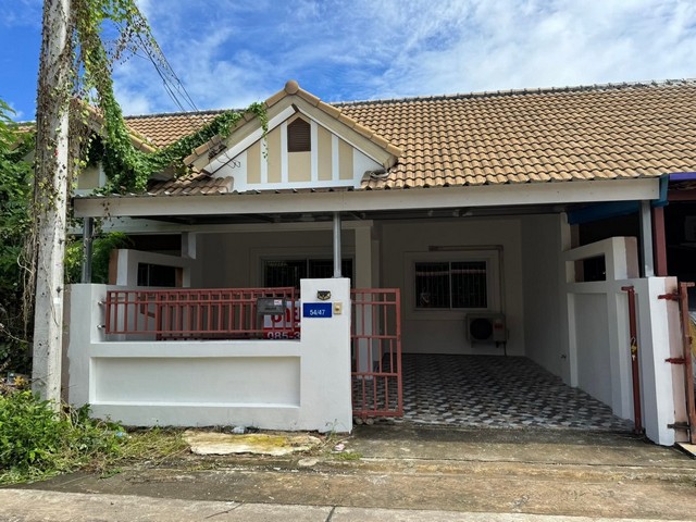 ขายบ้านทาวน์เฮ้าส์ผ่อนตรง  หมู่บ้านเซนสิริ ทาวน์ 2 แยกเจสัตหีบ บ้านทาว์นเฮ้าส์ 1 ชั้น