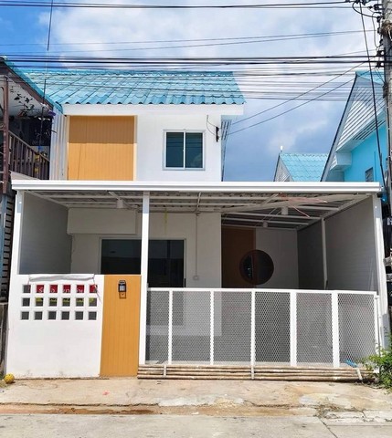 ขายราคาถูกทาวน์โฮม 2 ชั้น รีโนเวทใหม่ หมู่บ้านเอื้ออาทรไร่กล้วย ศรีราชา FP-H01271 