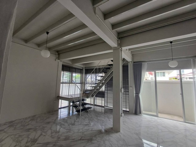 ให้เช่าโฮมออฟฟิศ2ชั้นหลังมุมย่านสุทธิสาร ห้วยขวาง ใกล้ MRTสุทธิสาร 