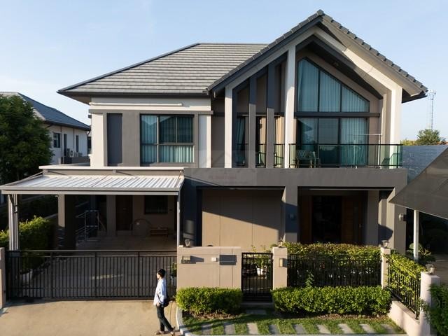 ขายบ้านเดี่ยว หลังหัวมุม หมู่บ้าน บางกอก บูเลอวาร์ด พระราม9 ถนนกรุงเทพกรีฑาตัดใหม่