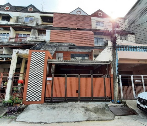 ทาวน์เฮ้าส์4ชั้น 31.5ว. 5นอน4น้ำ ให้เช่า35,000บ.หรือขาย6.95ลบ. หมู่บ้าน วราธรวิลล์ พัฒนาการ44 เขตแขวงสวนหลวง กทม. กรุงเทพ