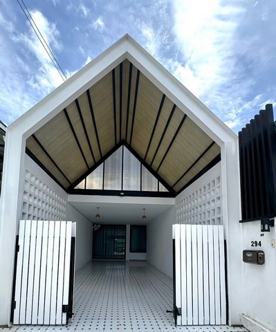 บ้านรีโนเวทพร้อมอยู่   ใกล้ตลาดไร่วนาสิน ซอยสยามคันทรีคลับ พัทยา