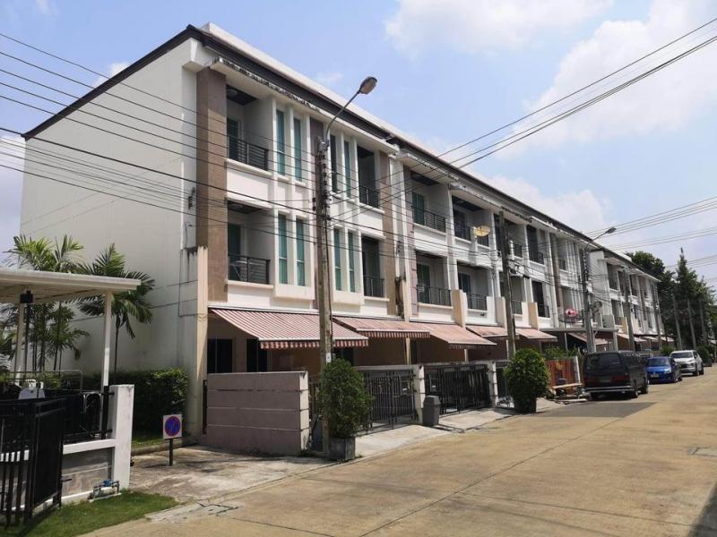 ขายทาวน์โฮม 3 ชั้น หมูบ้านกลางเมือง สาทร- ตากสิน 2 หลังมุม เขตจอมทอง จังหวัดกรุงเทพมหานคร