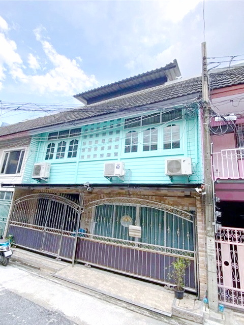 ถ.รัชดาฯ1-7  MRTพระราม9 700 ม. 6นอน ทาวน์โฮม 3 ชั้น ฟิวส์บ้านหลังใหญ่ รีโนเวทใหม่  2 น้ำ รร.นานาชาติ โชรส์เบอรี่ 900 ม.ทำเลดี 