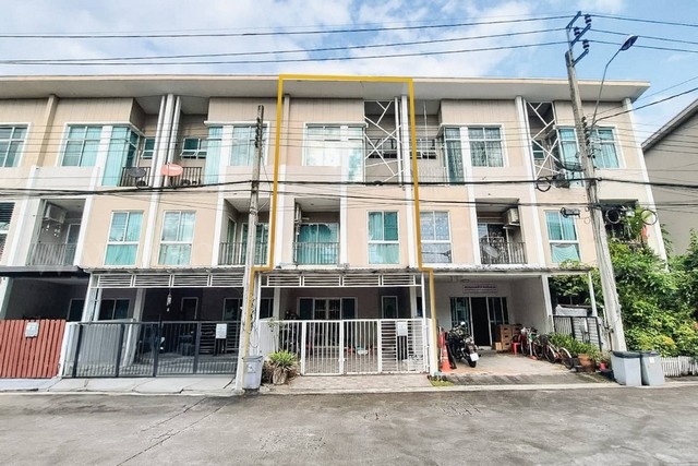 ทาวน์โฮม 3 ชั้น บางชัน ซิกเนเจอร์ รามอินทรา 109 พร้อมอยู่