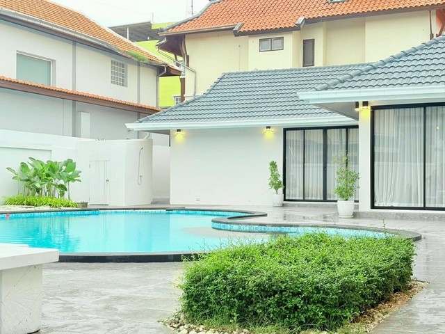 ขายบ้าน 3 ห้องนอน 4 ห้องน้ำ สระว่ายน้ำขนาดใหญ่  ในย่านอ่างเก็บมาบประชัน,พัทยา