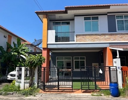 ขายทาวน์เฮ้าส์มือสอง อำเภอพานทอง จังหวัดชลบุรี โครงการ ทรัพย์รุ่งเรืองซิตี้ 2 อมตะ-พานทอง