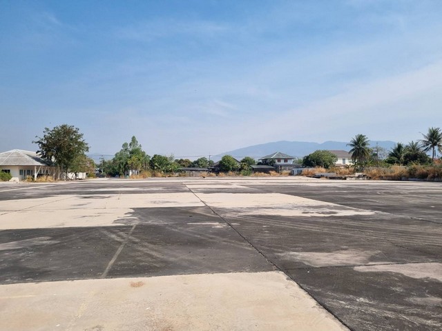 เช่าพื้นที่ลานปูน  15 ไร่ ใกล้สนามกอล์ฟเขาเขียว ตำบลบางพละ อำเภอศรีราชา  จังหวัดชลบุรี