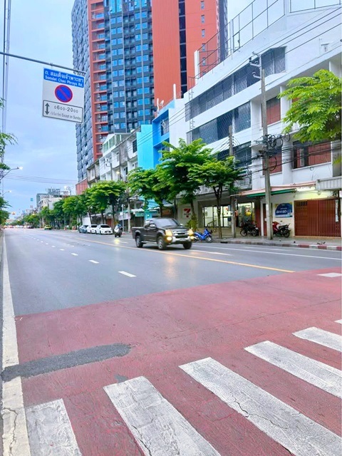 ให้เช่าตึกแถว 3 ชั้น 18 ตร.วา. BTSเจริญนคร ไอคอนสยาม 445ม.220 ตร.ม. วงเวียนใหญ่ 1.5 กม. ทำนวด สปา ขายยา คาเฟ่ 2 นอน 2 น้ำ เยาวราช 2.5 กม.