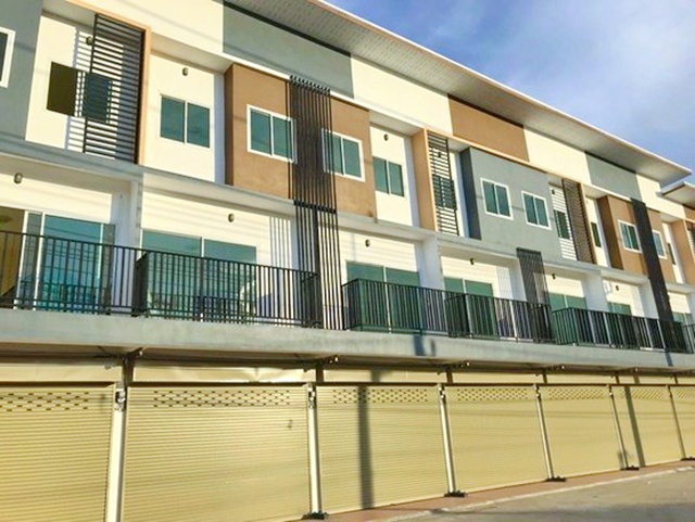 รร.เทพนรรัตน์ 700 ม. ให้เช่าอาคารพาณิชย์ 3 ชั้น ทำเลดี ติดถนนใหญ่ เหมาะกับโฮมออฟฟิศ พักอาศัย 3 นอน 3 น้ำ เซ็นทรัล มหาชัย 1.7 กม. ถ.พระราม2 