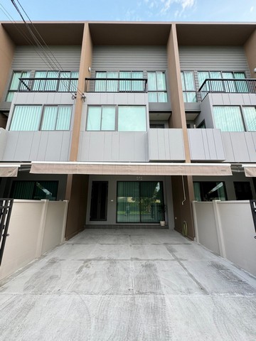 HR2886ให้เช่าทาวน์โฮม 3 ชั้น โครงการบ้านกลางเมือง พระราม9 – กรุงเทพกรีฑา ตกแต่งครบ พร้อมเข้าอยู่ได้เลย