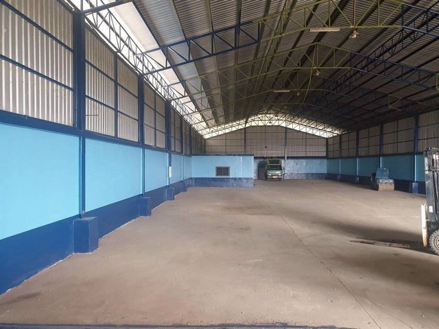 M650465ขายที่ดินพร้อมโรงงาน จังหวัดนครปฐมพื้นที่รวม 5 ไร่ 1 งาน 56 ตารางวา พร้อมสิ่งปลูกสร้างโรงงานขนาดใหญ่ เนื้อที่ใช้สอยกว่า 1,356 ตารางเมตร ทำเลสะดวก เหมาะสำหรับทำธุรกิจหรือขยายกิจการ✨ รายละเอียดทรัพย์เนื้อที่ดิน: 5 ไร่ 1 งาน 56 ตร.ว.โรงงาน: พื้นที่ใช้สอย 1,356 ตร.ม.ทำเล: ห่างทางด่วนมอเตอร์เวย์เพียง 7 กม.ราคาขาย: 17 ล้านบาทเหมาะสำหรับนักลงทุนหรือผู้ประกอบการที่มองหาพื้นท