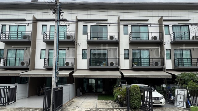 ให้เช่า ทาวน์โฮม 3 ชั้น บ้านกลางเมือง รามอินทรา ต้นโครงการ พร้อมอยู่