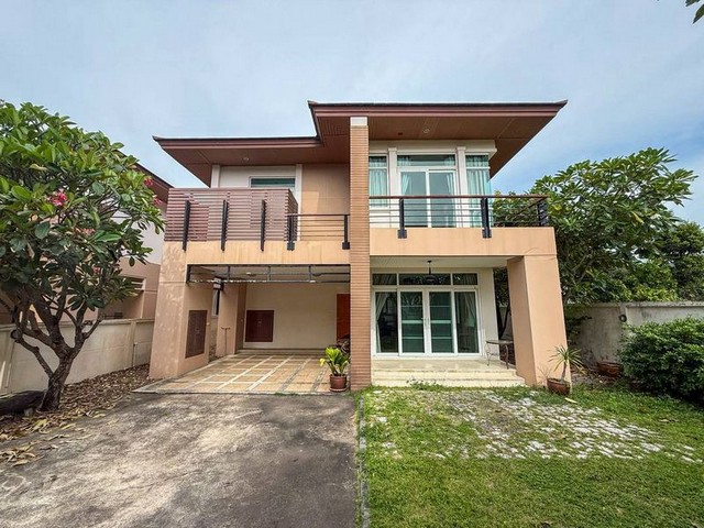 TEL:088-559 5199 คุณเอLine:https://line.me/ti/p/C0eGe0whLXขาย / ให้เช่า บ้านเดี่ยว 2 ชั้น หนองยายบู่ ศรีราชาหมู่บ้าน เดอะ บูเลอวาร์ด ศรีราชาราคาขาย 6,600,000 บาทค่าธรรมเนียมโอน คนละครึ่งราคาเช่า 35,000 บาท/เดือน สัญญา 1 ปีมัดจำ 2 เดือน + ชำระล่วงหน้า 1 เดือนเนื้อที่ขนาด 98 ตารางวา3 ห้องนอน 3 ห้องน้ำ 1 ห้องครัว1 ห้องโถง3-4 ที่จอดรถสถานที่ใกล้เคียง- โรงเรียนอัสสัมชัญศรีราชา / เซนต์ปอลคอนแวนต์ / ดาราสมุทร- ห้างสรรพสิน