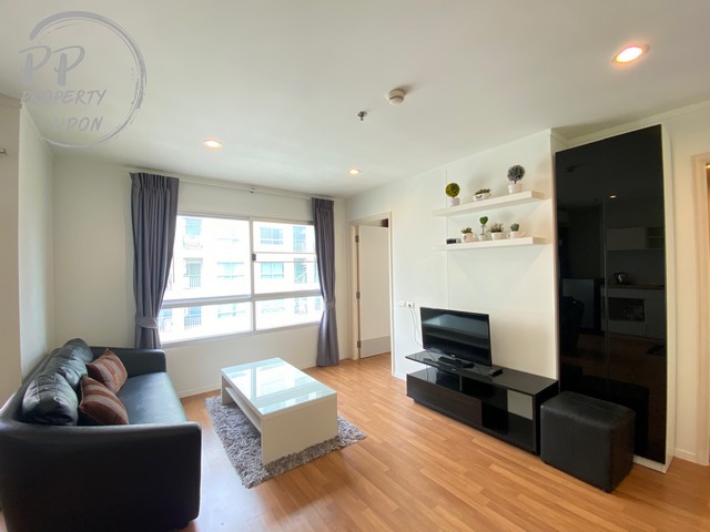  ขาย คอนโดลุมพินี เพลส ยูดี-โพศรี  เดินทางสะดวก  ใกล้ห้างสรรพสินค้า  ใกล้สถานศึกษา  ตั้งอยู่ใจกลางเมือง ขนาดห้อง 45 ตร.ม. 2 ห้องนอน, 2 ห้องน้ำ ชั้น 11 อาคาร C1เฟอร์นิเจอร์พร้อมเครื่องใช้ไฟฟ้า- แอร์ 3 เครื่อง- ตู้เย็น- TV- ไมโครเวฟ- หม้อหุงข้าว- กาต้มน้ำ- โซฟาและโต๊ะกลาง ราคา 2.3 ล้านบาทสิ่งอำนวยความสะดวกภายในโครงการ-ระบบคีย์การ์ดแบบล็อคชั้น -เจ้าหน้าที่รักษาความปลอดภัยตลอด 