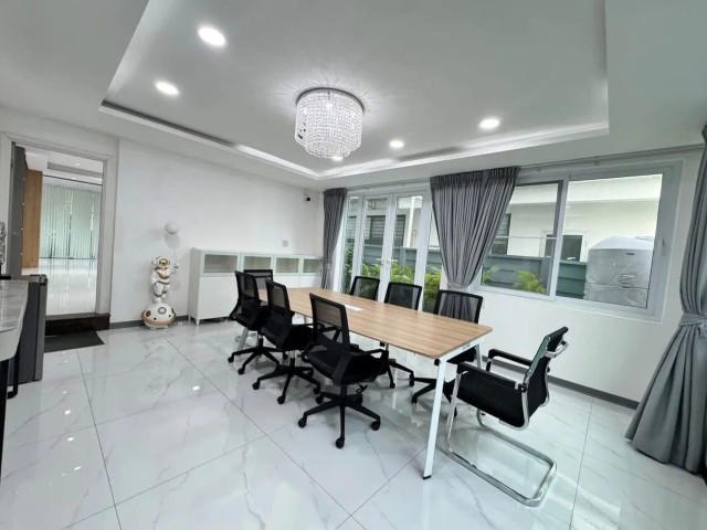 ให้เช่าโฮมออฟฟิศ โครงการ บี สแควร์ B Square พระราม9-เหม่งจ๋าย 4 ห้องนอน 3 ห้องน้ำ 3 ห้องทำงาน 1 ห้องครัว ราคาเช่า130,000บาท/เดือน