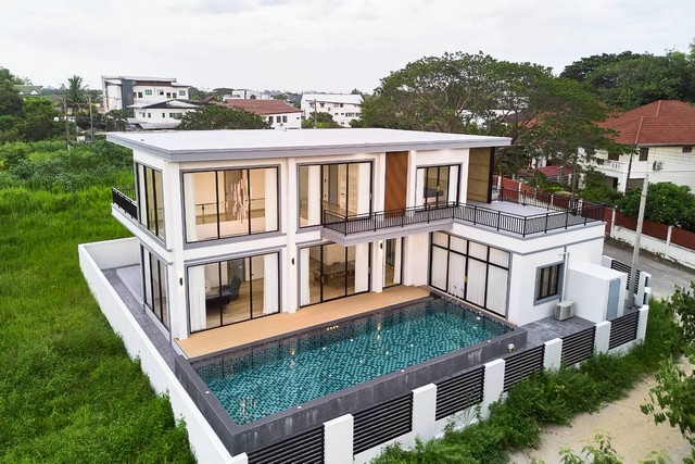 ขายบ้านพลูวิลล่า  พื้นที่ใช้สอย  540 ตารางวา อำเภอเมืองเชียงใหม่ จังหวัดเชียงใหม่ ที่ตั้ง :  บ้านพลูวิลล่า ตำบลสันผีเสื้อ อำเภอเมืองเชียงใหม่ จังหวัดเชียงใหม่ พื้นที่ใช้สอย : 540 ตารางวารายละเอียดPoolvilla at Sanphisua Chiangmai บ้านพลูวิลล่าใกล้ตัวเมืองเชียงใหม่ใกล้แยกรวมโชค/ตลาดมีโชค 2.5กม.พลูวิลล่านอกโครงการ บ้านสร้างใหม่สร้างบนที่ดินขนาด 170 วา (แปลงมุม)3 ห้องนอน 3 โซนรับแขก1 ห้อง