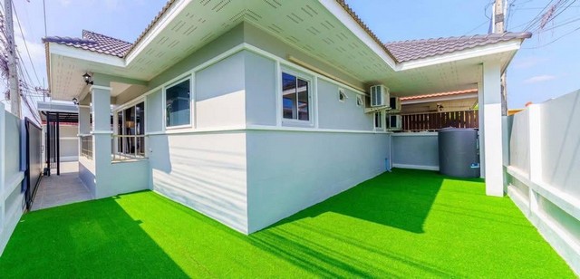 Vาย ด่วน  บ้าuเดี่ยวพร้อมสระว่ายน้ำ ติดถนนเส้นหลัก โซนห้วยใหญ่   ทำเลดี แหล่งชุมชน เดินทางสะดวก 