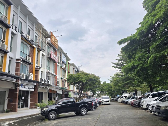 ตึกอาคารพาณิชย์3ชั้นให้เช่า โครงการ RK Office Park ร่มเกล้า- ลาดกระบัง• 23ตรว.ตกแต่งแล้ว•2ห้องนอน3น้ำ• เหมาะทำออฟฟิศ- ขนส่งสินค้า โลจิสติกส์ ขายของออนไลฟ์ ไลฟ์สด และพักอาศัย โครงการ อาร์เค ออฟฟิศ   RK Office Park  ที่ตั้ง ร่มเกล้า1 ถนนเลียบมอเตอร์เวย์ แขวงคลองสามประเวศ เขตลาดกระบัง กรุงเทพฯ10520สถานที่ใกล้เคียง– สนามบินสุวรรณภูมิ– แอร์พอร์ตลิงค์ ลาดกระบัง– มอเตอร์เวย์– สถาบันเท