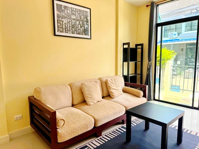 วิลล่า โลตัส บางกรวย-ไทรน้อย 1.2 กม.ให้เช่าทาวน์โฮม 2 ชั้น บางบัวทอง 230 ตร.ม. 28 ตร.วา. เฟอร์ครบ 3 นอน 2 น้ำ 