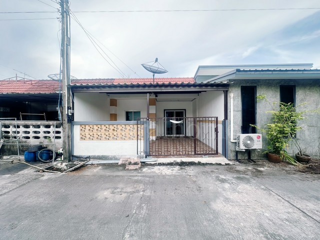 ทาวน์เฮ้าส์ ชั้นเดียว ถนนมาบโป่ง 2 หมู่บ้านพานทอง ชลบุรี รีโนเวทใหม่ พร้อมอยู่