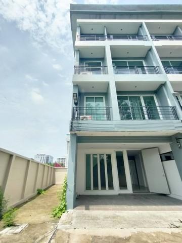 ให้เช่าทาวน์โฮม 4 ชั้น 300 ตร.ม. 5 ห้องนอน ย่านรามอินทรา ใกล้แฟชั่นไอแลนส์ (จดทะเบียนบริษัทได้)