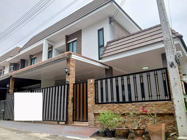 ขายบ้านเขต อ่างศิลา  เมือง ชลบุรี บ้านสวย ทำเลดี เนื้อที่  38.4 ตรว. 