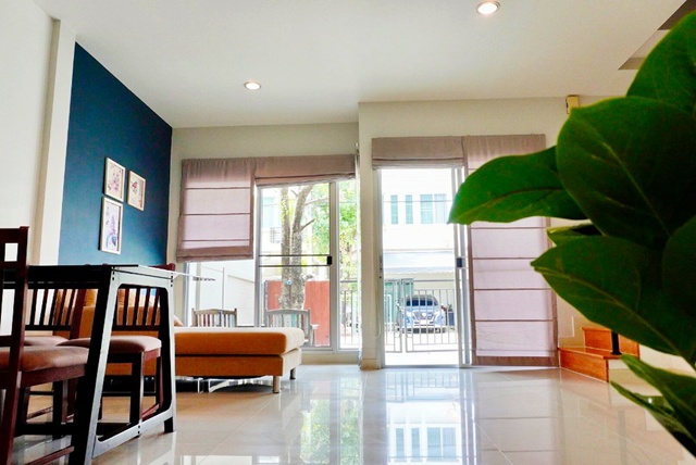 พระราม5  MRT แยกติวานนท์ 1.8 กม.ตกแต่งครบ 3 นอน  มจพ. ให้เช่าทาวน์เฮ้าส์ 2 ชั้น 23ตร.วา. 190ตร.ม. 3 น้ำ ถ. พิบูลสงคราม