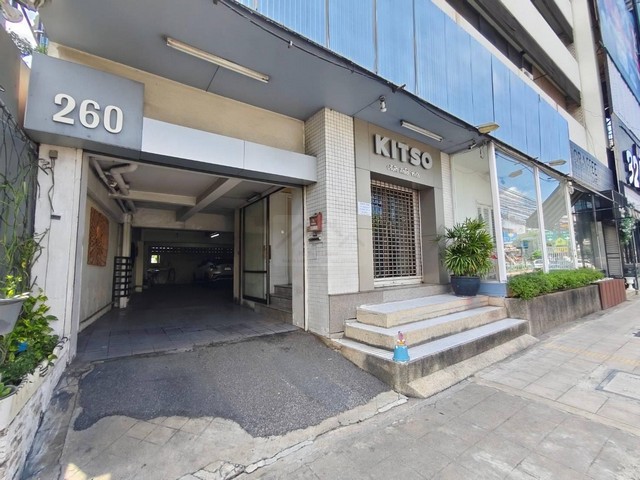 ขายอาคารพาณิชย์ 5 ชั้นครึ่ง รวมดาดฟ้า ใจกลางรัชดา-ห้วยขวาง 1,800 ตรม. ติดถนนรัชดาภิเษก ใกล้ MRT ห้วยขวาง เพียง 350 เมตร 