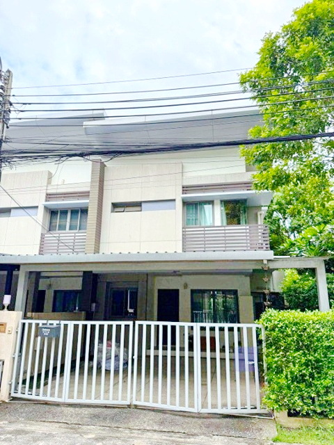 เซ็นทรัล แจ้งวัฒนะ 800 ม. MRTแจ้งวัฒนะปากเกร็ด28 700 ม.  ใหญ่มากเช่าทาวน์โฮมหรู 2 ชั้น หลังมุม 35 ตร.ว. 285 ตร.ม. 3 นอน 3 น้ำ  เมืองทองธานี 