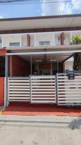 หมู่บ้านงามเจริญ 15  บ้านทาวน์โฮม หนองปลาไหล  ใกล้มอเตอร์เวย์ ใกล้โรงเรียนนานาชาติ