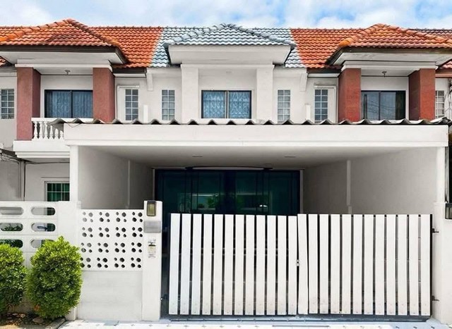 ให้เช่า   ซอยสยาม    ทาวโฮม 2 ชั้น    22.1 ตรว   2 ห้องนอน  2 ห้องน้ำ 