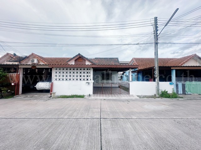 ทาวน์เฮ้าส์ สุขสิริ วิลล์ ถนนนาป่าวิลล่า เมืองชลบุรี หลังริม รีโนเวทใหม่