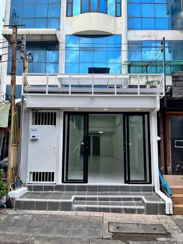 รหัสC6909 ให้เช่าอาคารพาณิชย์เฉพาะชั้น1 และชั้นลอย รีโนเวทใหม่ ใกล้มหาวิทยาลัยหอการค้าไทย