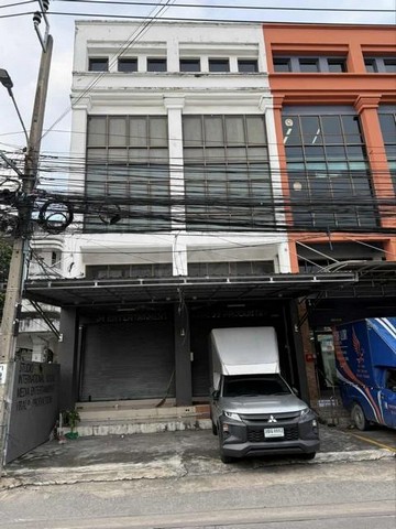 รหัสC6907 ให้เช่าอาคารพาณิชย์ 4.5 ชั้น 2 คูหา หลังมุม ถนนศรีนครินทร์ ใกล้ BTSกลันตัน ใกล้ซีคอนสแควร์
