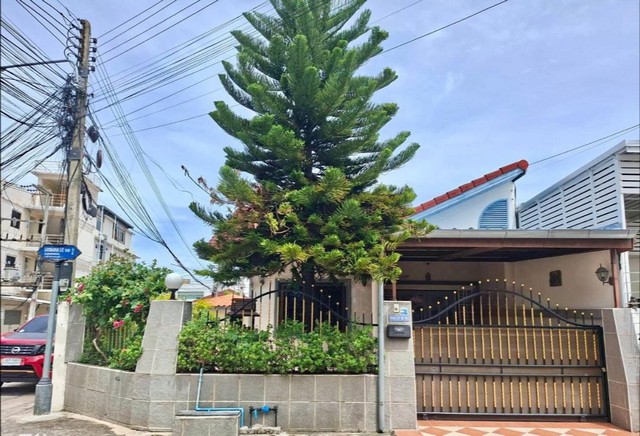 vาย บ้านพัทยา  เขาตาโล  ทาวน์เฮ้าส์ บ้านหัวมุม เนื้อที่ 34 ตารางวา