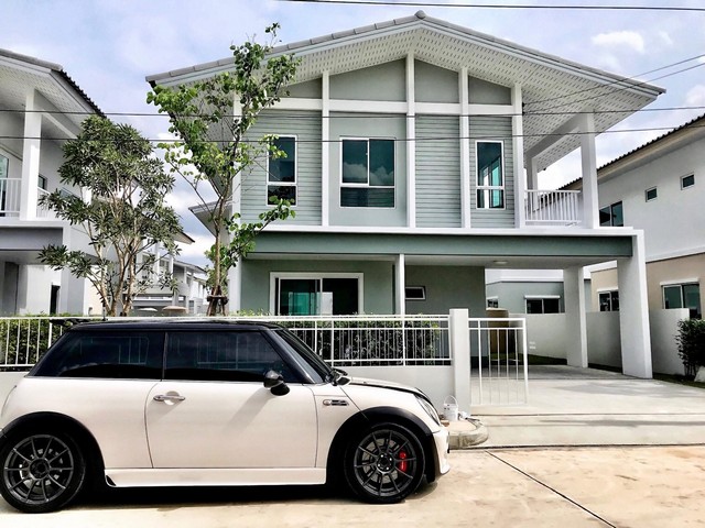 รหัสทรัพย์ 68163 บ้านเดี่ยว หมู่บ้าน คณาสิริ ปิ่นเกล้า – กาญจนา  บางใหญ่ นนทบุรีพิกัดที่ตั้ง : ถนน บางคูลัด-วัดพระเงิน บางใหญ่ อำเภอบางใหญ่ นนทบุรี 11140รายละเอียดทรัพย์ - ขนาดที่ดิน 50 ตารางวา พื้นที่ใช้สอย 145 ตารางเมตร - 3 ห้องนอน + Walk in Closet  3 ห้องน้ำ 1 ห้องรับแขก 1 ห้องครัว - สามารถจอดรถภายในบ้านได้ 2 คัน - ภายในบ้านมีพื้นที่จัดสวนสำหรับเพิ่มพื้นที่สีเขียวภายในบ้าน - แถมฟรีเคร